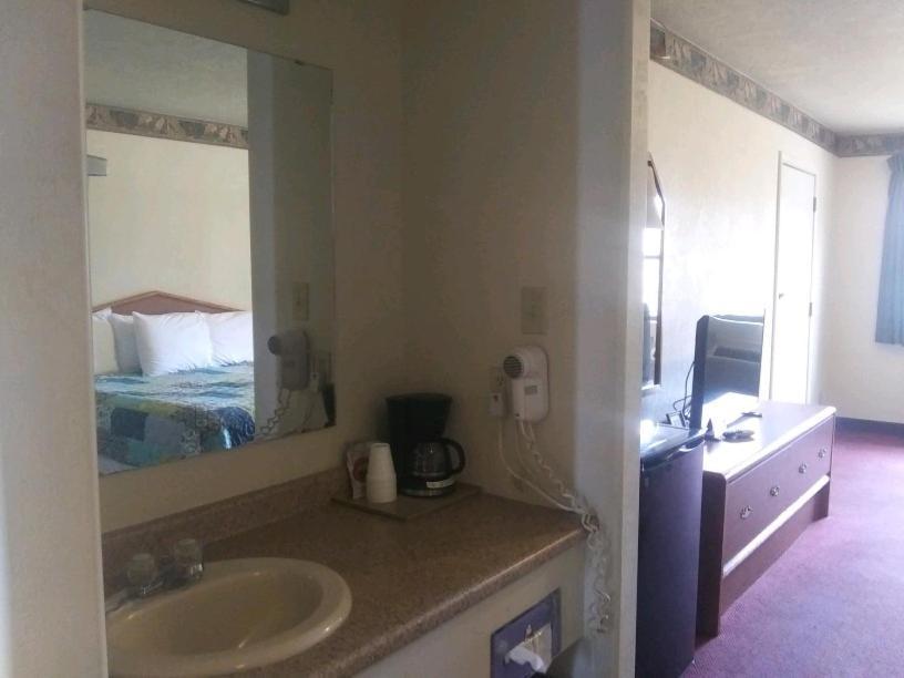 Whispering Creek Lodging & Rv Resort Newton Ngoại thất bức ảnh